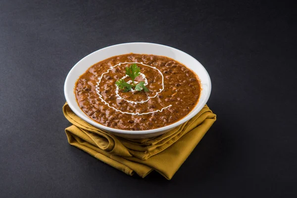 Dal makhani veya dal makhani veya Hint makhni, izole bir kapta, servis — Stok fotoğraf