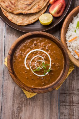 Dal Makhani veya Hint makhni veya Hint makhani, Hint öğle/akşam madde sade pilav ve tereyağı Roti, Chapati, Paratha ve salata ile servis