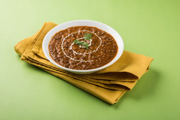 Dal makhani veya dal makhani veya Hint makhni, izole bir kapta, servis — Stok fotoğraf