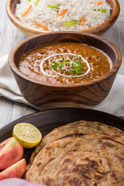DAL Makhani ή daal makhni ή Daal makhani, Ινδικό γεύμα/δείπνο σερβίρεται στοιχείο με απλό ρύζι και βούτυρο Ρώτη, Chapati, Paratha και σαλάτα — Φωτογραφία Αρχείου