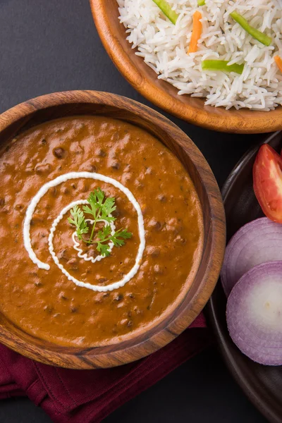 Dal Makhani veya Hint makhni veya Hint makhani, Hint öğle/akşam madde sade pilav ve tereyağı Roti, Chapati, Paratha ve salata ile servis