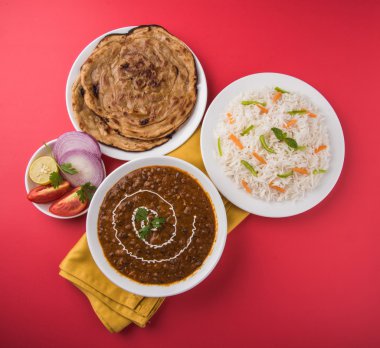 Dal Makhani veya Hint makhni veya Hint makhani, Hint öğle/akşam madde sade pilav ve tereyağı Roti, Chapati, Paratha ve salata ile servis