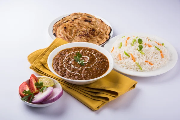 Dal Makhani or daal makhni or Daal makhani, indian lunch/dinner item served with plain rice and butter Roti, Chapati, Paratha and salad — Stock Photo, Image