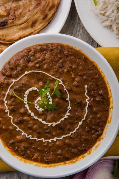 Dal Makhani eller daal makhni eller Daal makhani, Indisk lunch och middag serveras objekt med vanligt ris och smör Roti, Chapati, Paratha och sallad — Stockfoto