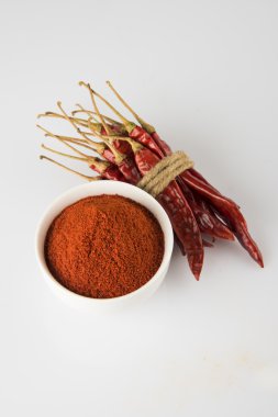 kırmızı biber tozu kurutulmuş kırmızı biber ile
