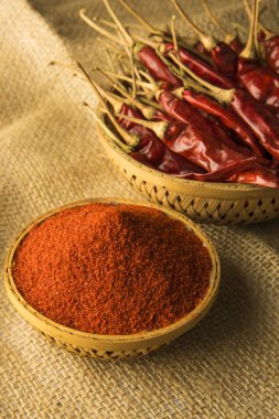 kırmızı biber tozu kurutulmuş kırmızı biber ile