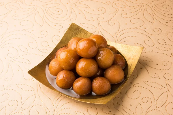 Gulab jamun, or gulaab jamun, is a milk-solids-based sweet mithai — Stock Photo, Image