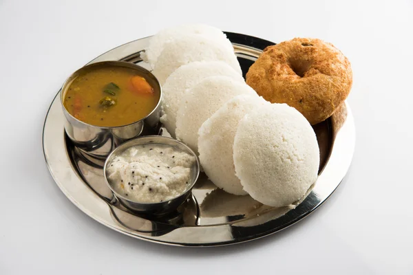 Gıda Güney Hint gıda idli vada sambar ile — Stok fotoğraf
