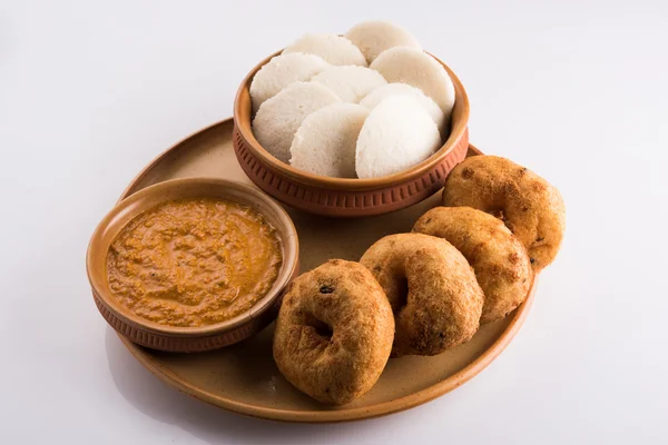 Mat södra indisk mat IDLI vada med Sambar — Stockfoto