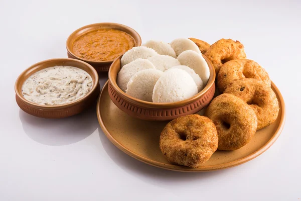 食品 南印度食品 idli vada 与 桑巴 — 图库照片