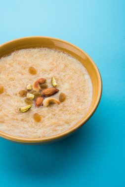 tatlı Kheer veya koyak payasa, gil-e-firdaus, fereni olarak da bilinen dik Khurma Seviyan, popüler tatlı tabağı
