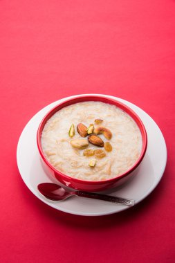 tatlı Kheer veya koyak payasa, gil-e-firdaus, fereni olarak da bilinen dik Khurma Seviyan, popüler tatlı tabağı