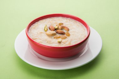 tatlı Kheer veya koyak payasa, gil-e-firdaus, fereni olarak da bilinen dik Khurma Seviyan, popüler tatlı tabağı