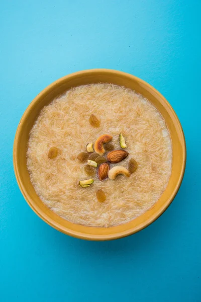 tatlı Kheer veya koyak payasa, gil-e-firdaus, fereni olarak da bilinen dik Khurma Seviyan, popüler tatlı tabağı
