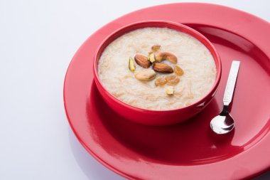 tatlı Kheer veya koyak payasa, gil-e-firdaus, fereni olarak da bilinen dik Khurma Seviyan, popüler tatlı tabağı