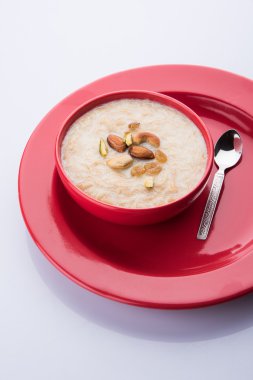 tatlı Kheer veya koyak payasa, gil-e-firdaus, fereni olarak da bilinen dik Khurma Seviyan, popüler tatlı tabağı