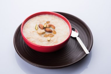 tatlı Kheer veya koyak payasa, gil-e-firdaus, fereni olarak da bilinen dik Khurma Seviyan, popüler tatlı tabağı