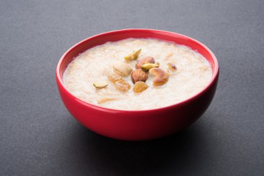 tatlı Kheer veya koyak payasa, gil-e-firdaus, fereni olarak da bilinen dik Khurma Seviyan, popüler tatlı tabağı