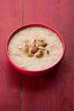 tatlı Kheer veya koyak payasa, gil-e-firdaus, fereni olarak da bilinen dik Khurma Seviyan, popüler tatlı tabağı