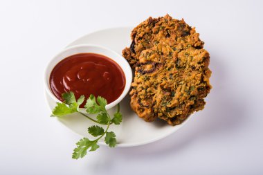 karışık dal vada, karışık daal vada, karışık dal pakode, derin kızarmış, pudina chutney ve çay ile iyi tadı