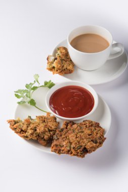 karışık dal vada, karışık daal vada, karışık dal pakode, derin kızarmış, pudina chutney ve çay ile iyi tadı