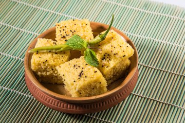 dhokla hint gıda, Gujarati Khaman Dhokla veya Buğulanmış Gram Un Snack, Hint Gıda