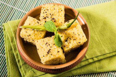 dhokla hint gıda, Gujarati Khaman Dhokla veya Buğulanmış Gram Un Snack, Hint Gıda