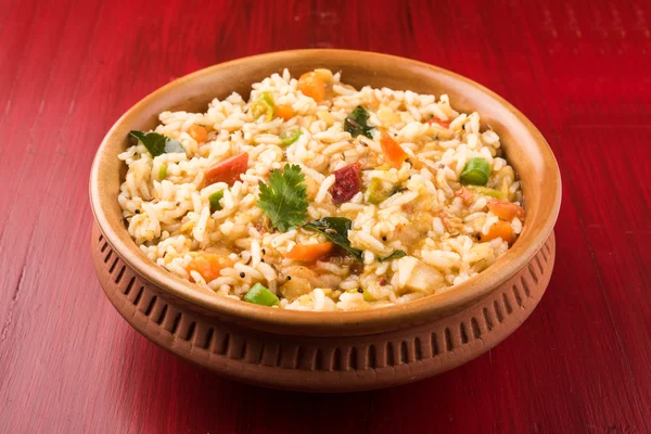 Sambar rice / rice sambar / sambar mixed with rice, tasty south indian dish served in a terracotta bowl, isolated — Stock Photo, Image