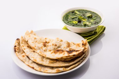 hint ekmek veya roti veya chapati veya naan ile palak paneer