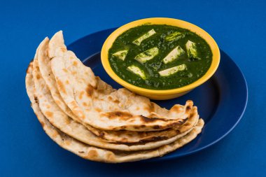 hint ekmek veya roti veya chapati veya naan ile palak paneer