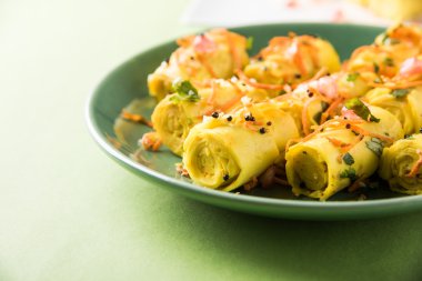 Khandvi veya suralichya vadya, seçici odak denilen Hint gram un Aperatif snack