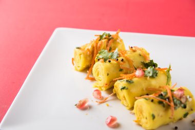 Khandvi veya suralichya vadya, seçici odak denilen Hint gram un Aperatif snack
