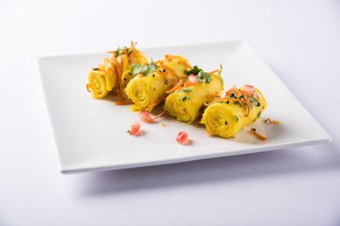 Khandvi veya suralichya vadya, seçici odak denilen Hint gram un Aperatif snack