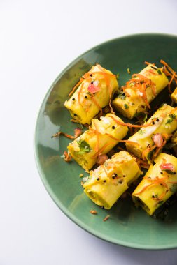 Khandvi veya suralichya vadya, seçici odak denilen Hint gram un Aperatif snack