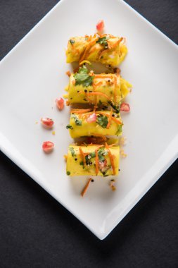 Khandvi veya suralichya vadya, seçici odak denilen Hint gram un Aperatif snack