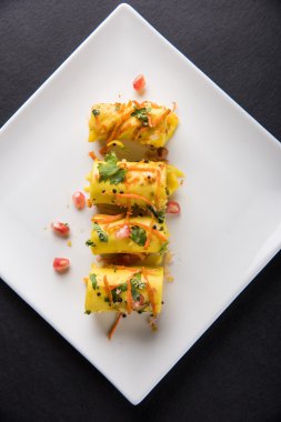 Khandvi veya suralichya vadya, seçici odak denilen Hint gram un Aperatif snack