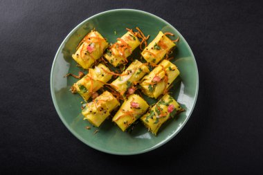 Khandvi veya suralichya vadya, seçici odak denilen Hint gram un Aperatif snack