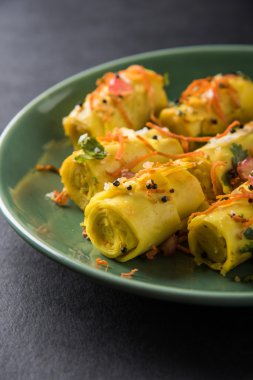 Khandvi veya suralichya vadya, seçici odak denilen Hint gram un Aperatif snack