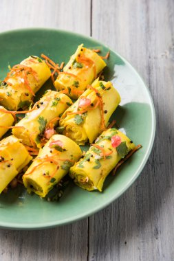 Khandvi veya suralichya vadya, seçici odak denilen Hint gram un Aperatif snack