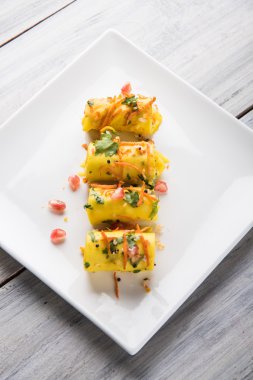 Khandvi veya suralichya vadya, seçici odak denilen Hint gram un Aperatif snack