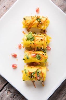 Khandvi veya suralichya vadya, seçici odak denilen Hint gram un Aperatif snack