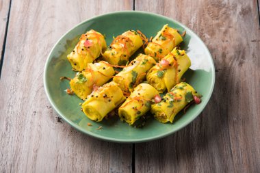Khandvi veya suralichya vadya, seçici odak denilen Hint gram un Aperatif snack
