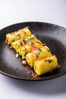 Khandvi veya suralichya vadya, seçici odak denilen Hint gram un Aperatif snack