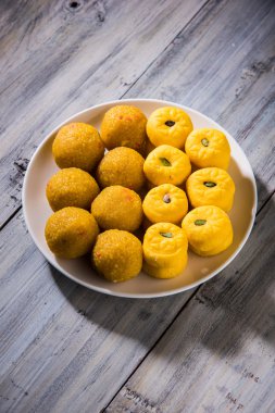 Hint tatlılar bundi laddu veya motichur laddu ve Alman pedha ya da pera