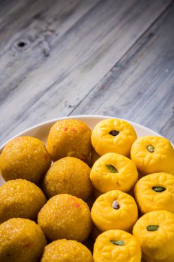 Hint tatlılar bundi laddu veya motichur laddu ve Alman pedha ya da pera