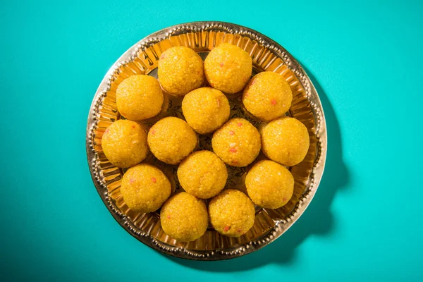 Indiase snoep bundi laddu of motichur laddu of motichoor laddu, selectieve aandacht — Stockfoto