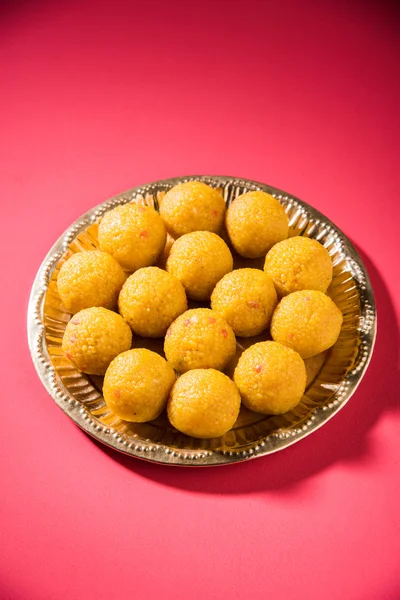 Indiase snoep bundi laddu of motichur laddu of motichoor laddu, selectieve aandacht — Stockfoto