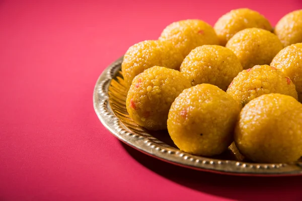 Indiase snoep bundi laddu of motichur laddu of motichoor laddu, selectieve aandacht — Stockfoto