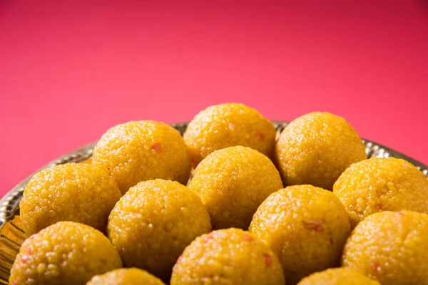 印度甜点本迪 laddu 或 motichur laddu 或 motichoor laddu，选择性焦点 — 图库照片