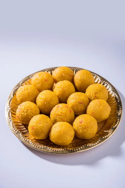 印度甜点本迪 laddu 或 motichur laddu 或 motichoor laddu，选择性焦点 — 图库照片